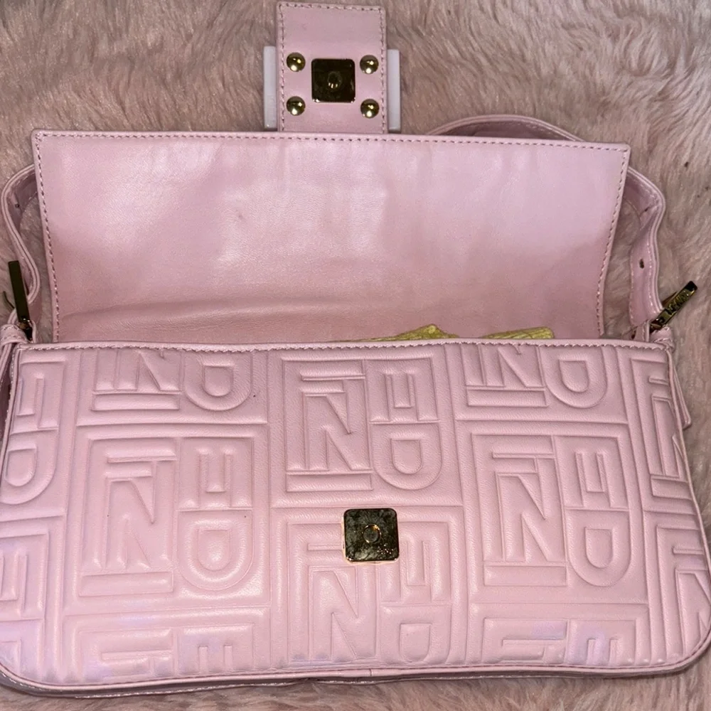 Fendi Logo Embossed Nappa Pink Leather Baguette - Picture 11 of 17